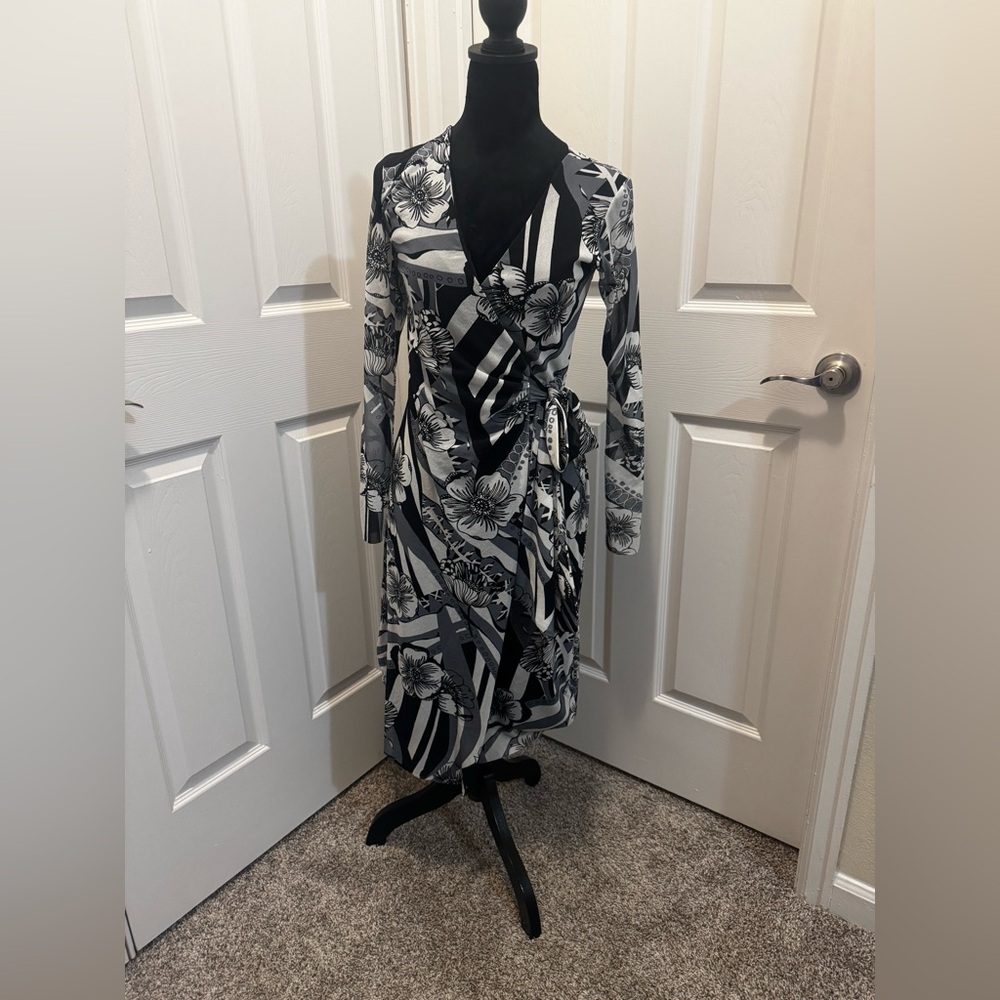 ✨NWOT✨ Petit Pois by Vivian G. Elegant Black and SilverFloral Long Sleeve Dress